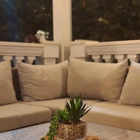 Villalalez Villa *
